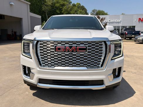 Used 2022 GMC Yukon XL Denali image 8