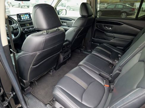 Used 2025 Honda Pilot EX-L image 27
