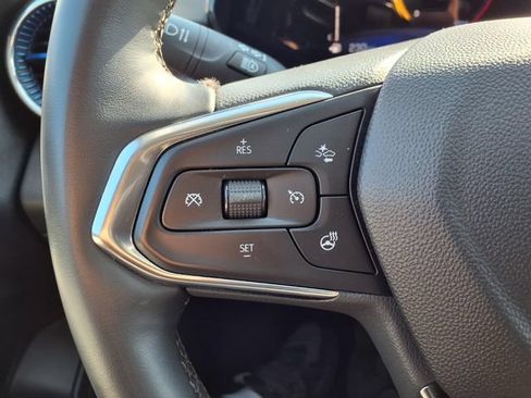 Used 2025 Chevrolet Trax LT w/ LT Convenience Package FWD image 31