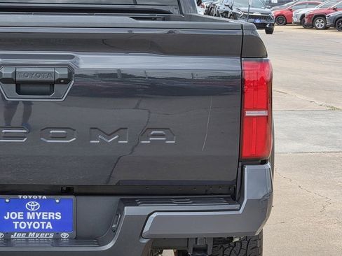 Used 2025 Toyota Tacoma TRD Off-Road AWD/4WD image 9