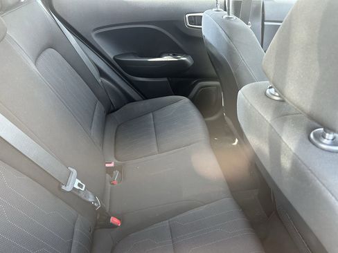 Used 2024 Hyundai Venue SE FWD image 7