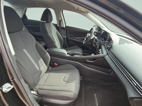 Used 2023 Hyundai Elantra SE FWD image 10