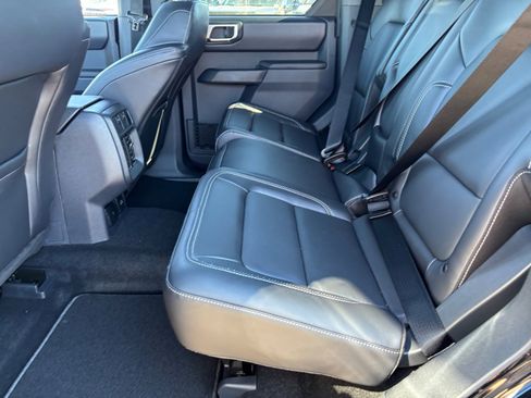 New 2025 Ford Bronco Outer Banks w/ Sasquatch Package image 17