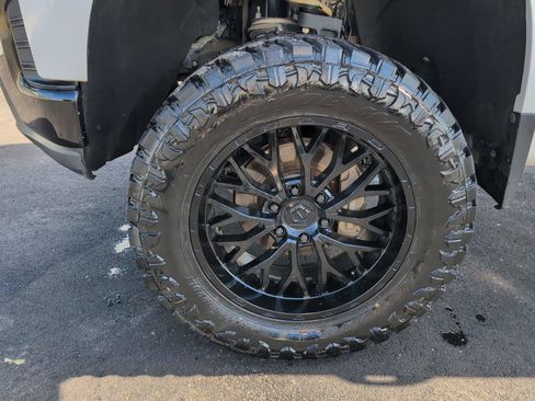 Used 2020 Chevrolet Silverado 1500 LT Trail Boss w/ Bed Protection Package AWD/4WD image 9