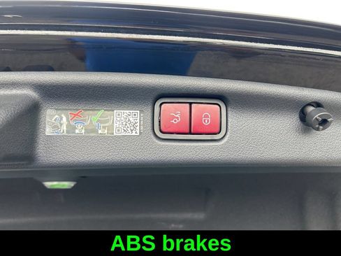 Used 2025 Mercedes-Benz C 300 4MATIC Sedan image 30