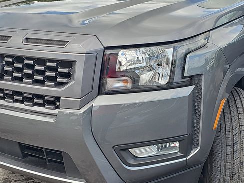 Used 2025 Nissan Frontier SV w/ SV Convenience Package image 35