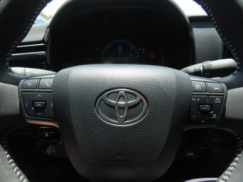 Used 2025 Toyota Camry SE w/ Convenience Package FWD image 25