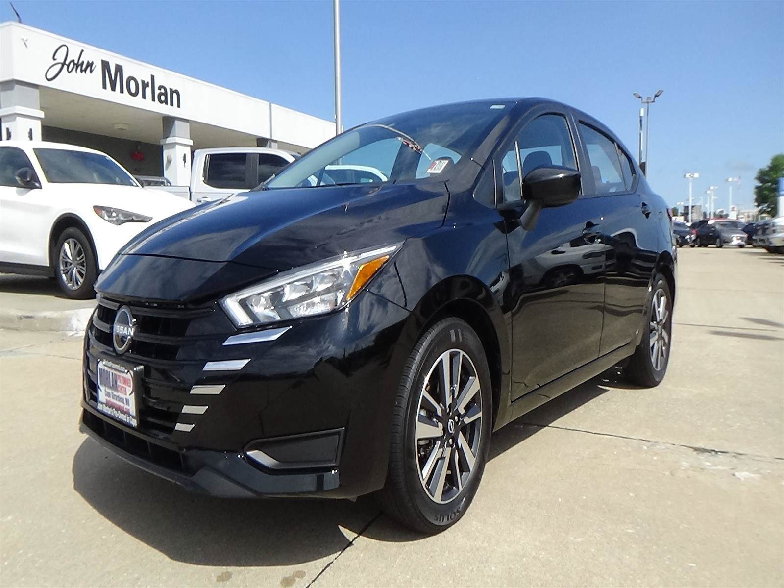 Used 2025 Nissan Versa SV FWD image 2