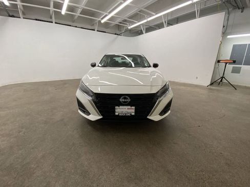 Used 2025 Nissan Altima 2.5 SV image 9