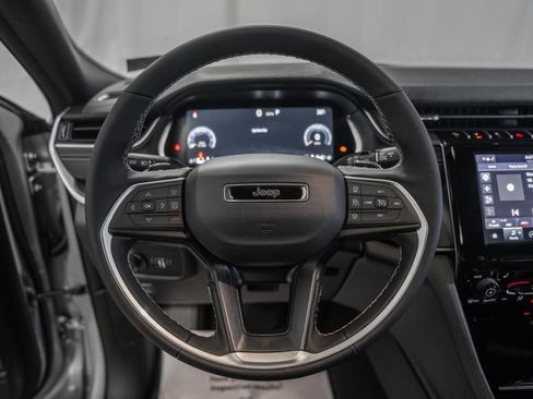 New 2025 Jeep Grand Cherokee Altitude image 27