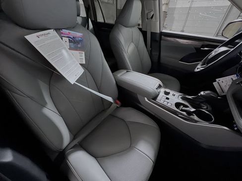New 2026 Toyota Highlander Platinum AWD/4WD image 27