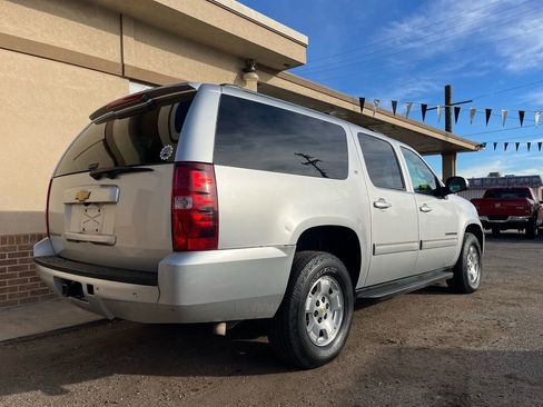 Used 2014 Chevrolet Suburban LT image 11