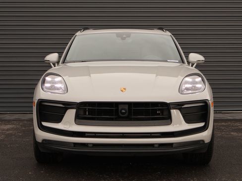 Certified 2026 Porsche Macan AWD/4WD image 7