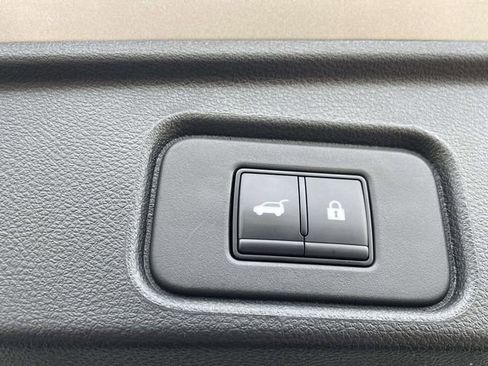 Used 2025 Nissan Pathfinder SV image 28