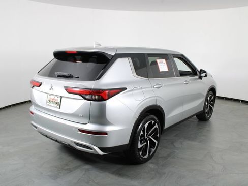 Used 2024 Mitsubishi Outlander SE FWD image 3