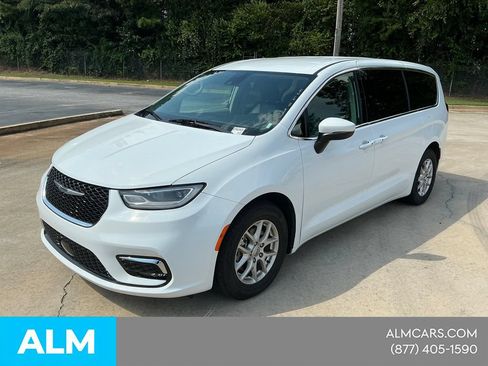 Used 2023 Chrysler Pacifica Touring-L FWD image 1