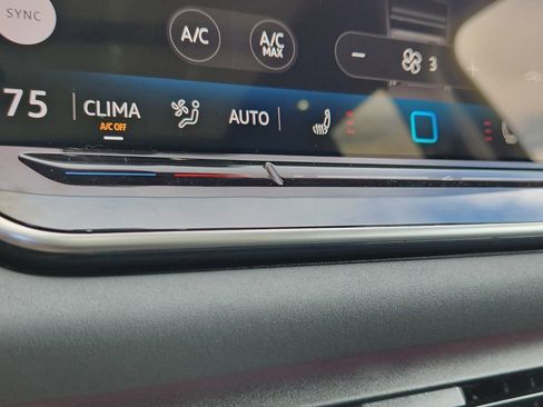 New 2026 Volkswagen Tiguan SE AWD/4WD image 11