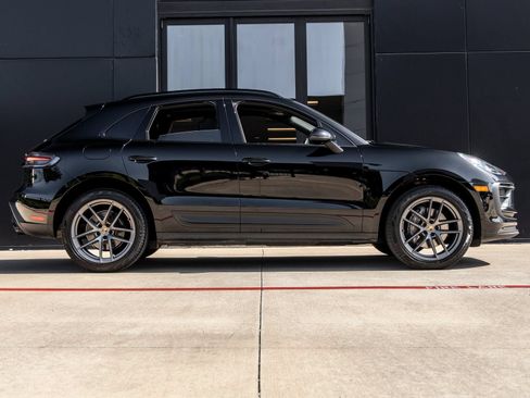 Certified 2024 Porsche Macan AWD/4WD image 12