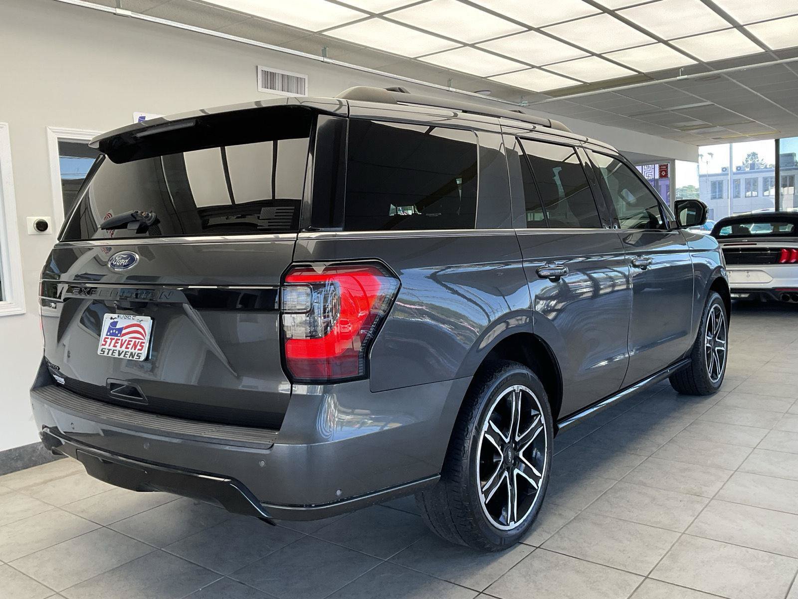 Used 2019 Ford Expedition Limited w/ Equipment Group 303A AWD/4WD image 5