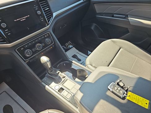 Used 2023 Volkswagen Atlas SE w/ Panoramic Sunroof Package FWD image 24