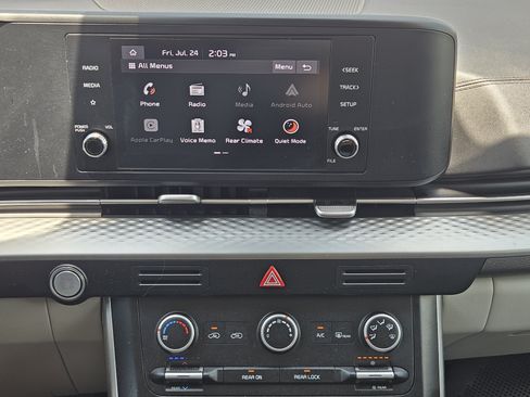 Used 2022 Kia Carnival LX FWD image 16