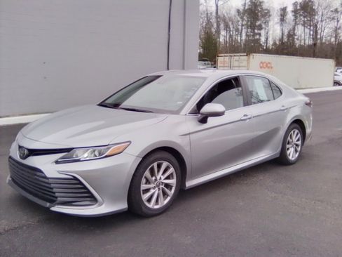 Used 2023 Toyota Camry LE image 13