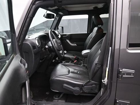 Used 2016 Jeep Wrangler Unlimited Sahara w/ Connectivity Group AWD/4WD image 9
