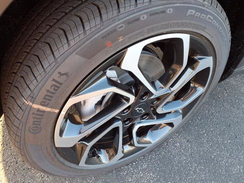 New 2025 Chevrolet Trax RS w/ Sunroof Package image 8