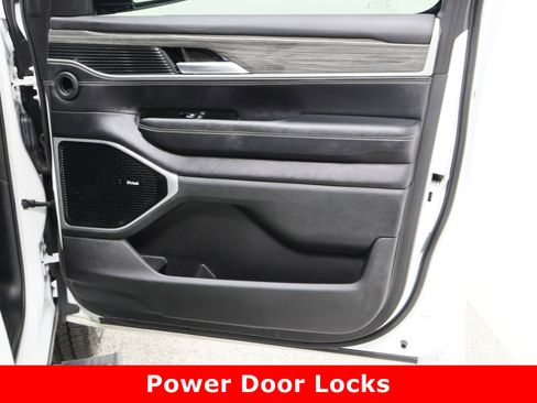 Used 2022 Jeep Wagoneer Series III w/ Premium Group I image 41