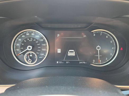 Used 2025 Genesis G70 2.5T RWD image 32