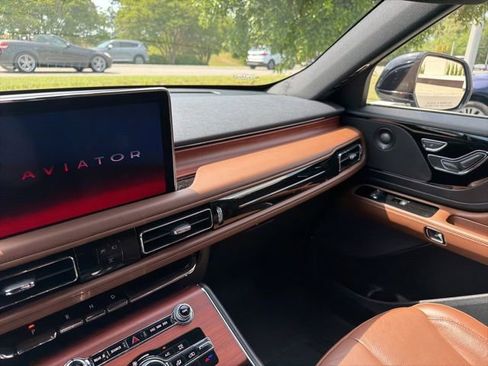 Used 2023 Lincoln Aviator Reserve w/ Equipment Group 201A image 9