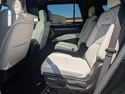 Certified 2025 Cadillac Escalade Sport Platinum w/ LPO, ONYX Package AWD/4WD image 13