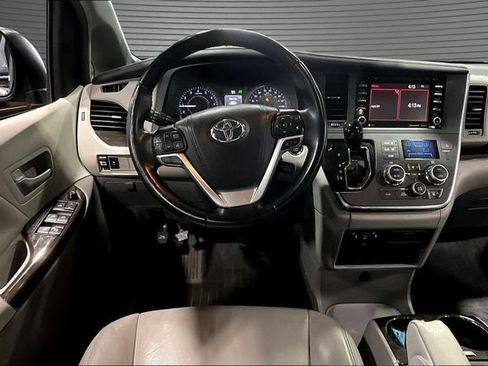 Used 2019 Toyota Sienna XLE FWD image 8