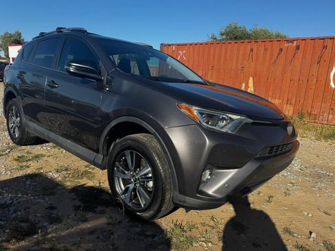 Used 2017 Toyota RAV4 XLE FWD image 2