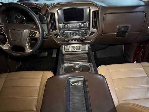 Used 2018 GMC Sierra 2500 Denali w/ Duramax Plus Package AWD/4WD image 17