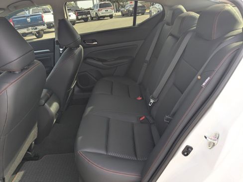 Used 2024 Nissan Altima 2.5 SR image 11