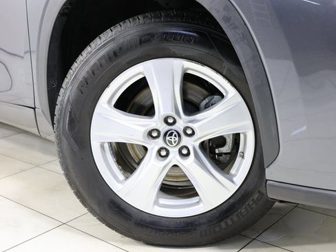 Used 2023 Toyota Highlander LE FWD image 12