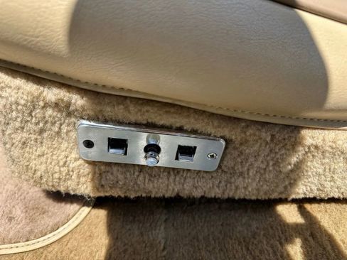 Used 1989 Jeep Grand Wagoneer image 18