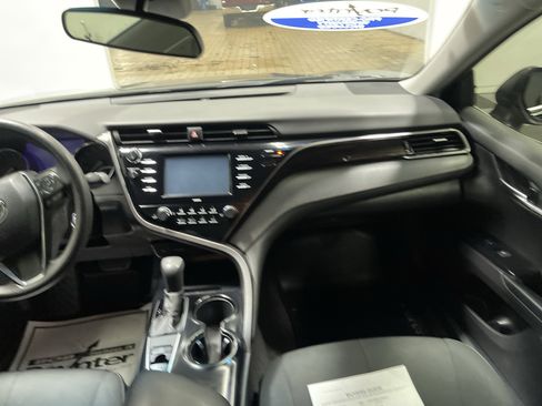 Used 2020 Toyota Camry LE image 22