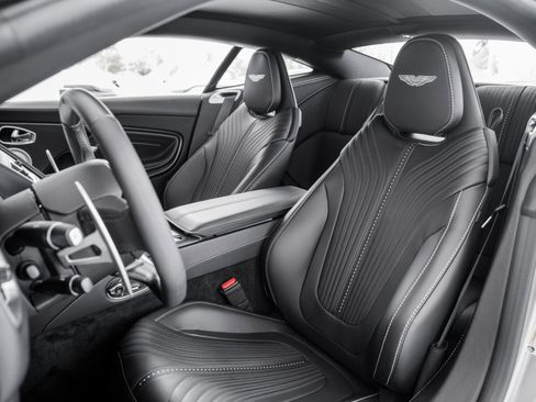 Used 2023 Aston Martin DB11 Coupe image 9