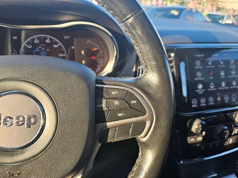 Used 2020 Jeep Grand Cherokee Limited AWD/4WD image 19
