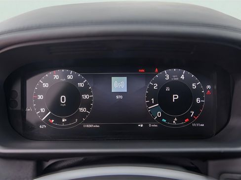 Used 2024 Land Rover Discovery Metropolitan Edition image 14