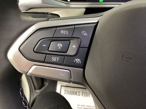 Certified 2025 Volkswagen Taos SE image 24
