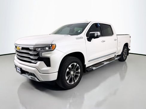 Used 2024 Chevrolet Silverado 1500 High Country w/ Technology Package image 3