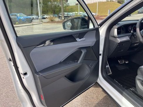 New 2026 Volkswagen Tiguan SE R-Line FWD image 5