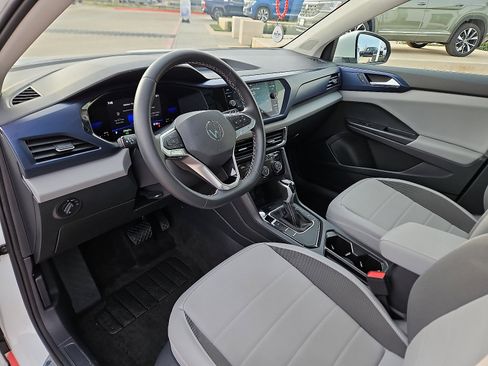 Certified 2023 Volkswagen Taos SE image 10