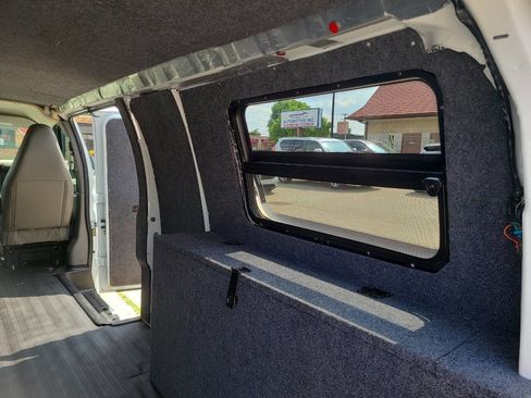 Used 2018 Chevrolet Express 2500 Extended image 39