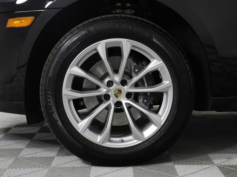 Certified 2026 Porsche Macan AWD/4WD image 30