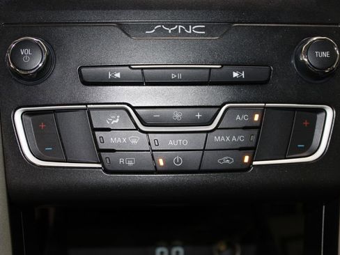 Used 2020 Ford Fusion SE image 45