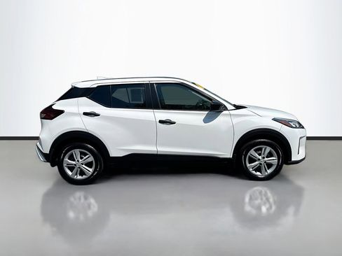 Used 2022 Nissan Kicks S FWD image 9